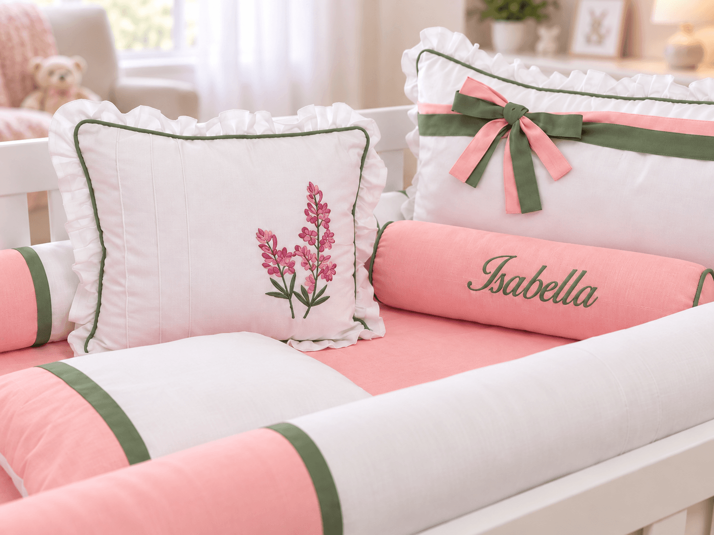 Kit Berço Menina Lavanda 6 Peças Personalizado com Nome 100% Algodão Branco, Rosé e Verde Oliva — imagem 2