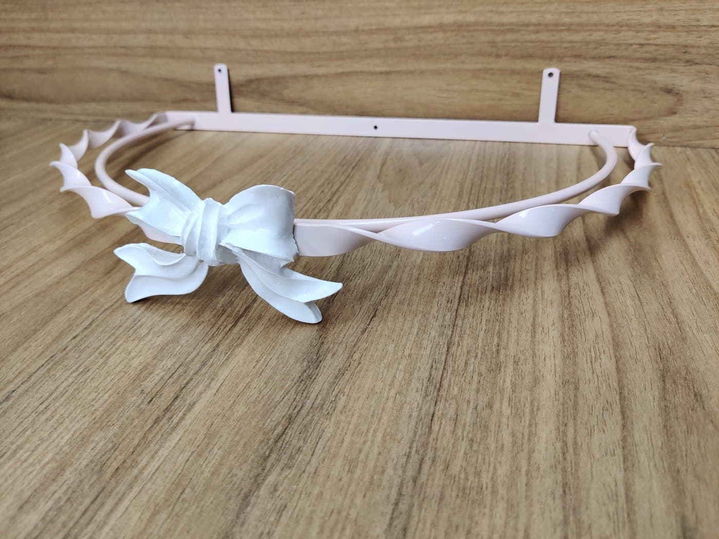 Dossel de Parede para Berço Torcido Rosa com Laço Branco — imagem 3