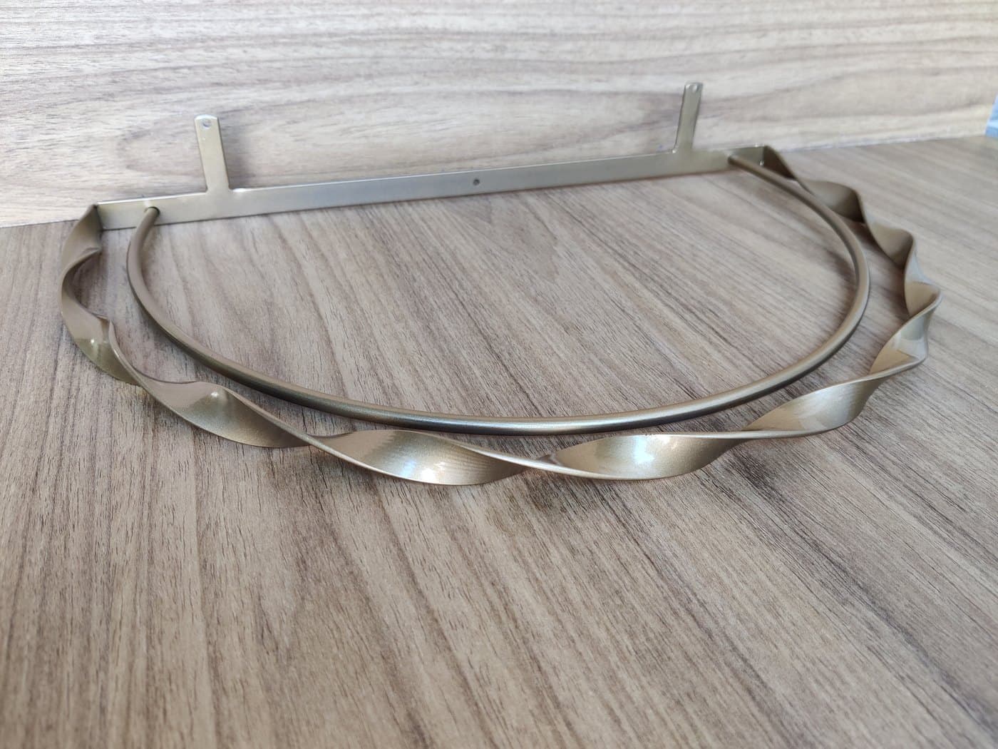 Dossel de Parede para Berço Torcido Dourado — imagem 2