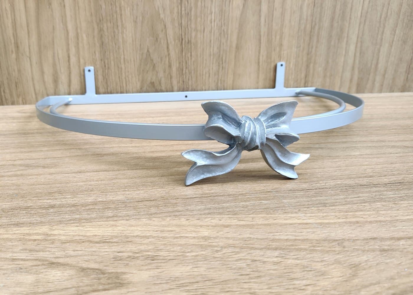 Dossel de Parede para Berço Liso Fino Prata com Laço — imagem 2