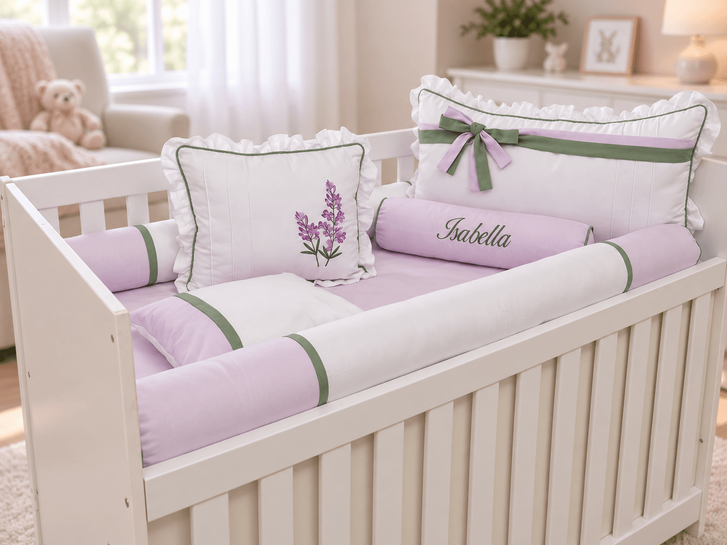 Kit Berço Menina Lavanda 6 Peças Personalizado com Nome 100% Algodão Branco, Lilás e Verde Oliva