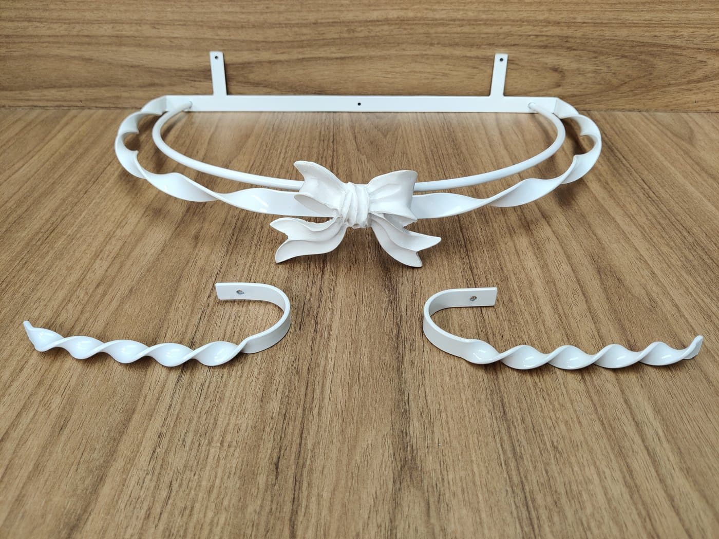 Dossel de Parede para Berço Torcido Branco com Laço e Abraçadeiras — imagem 3