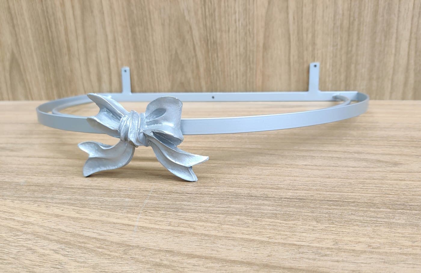 Dossel de Parede para Berço Liso Fino Prata com Laço — imagem 3