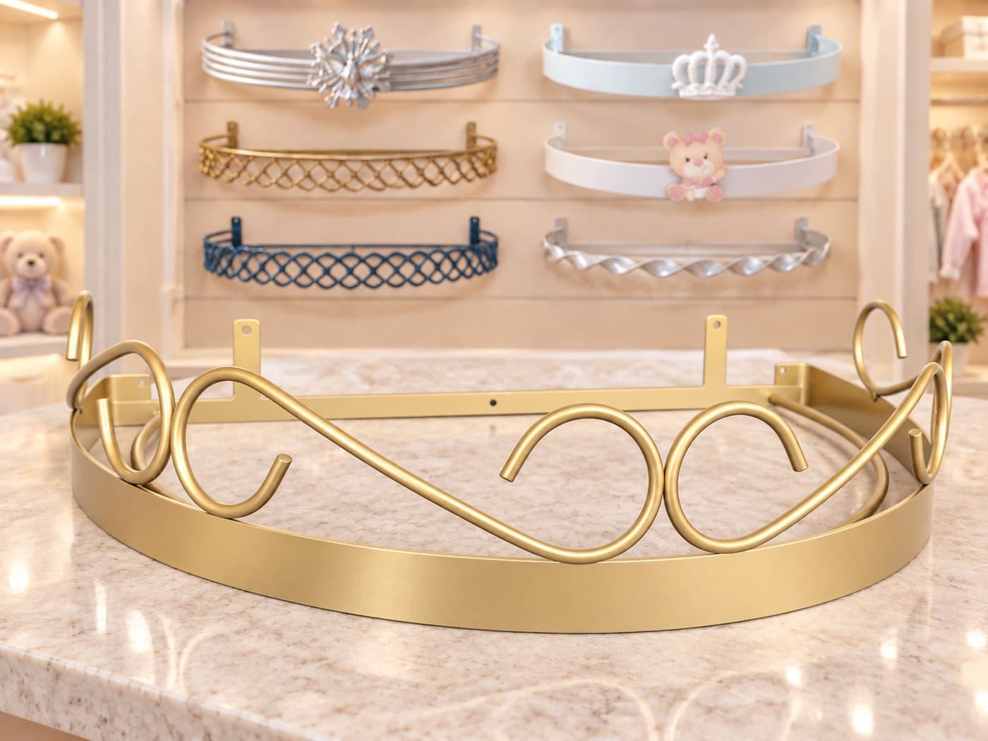 Dossel de Parede para Berço Arabesco Dourado com Abraçadeiras