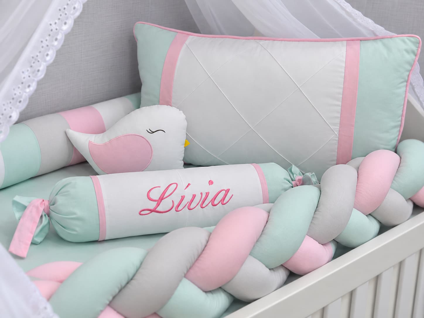 Kit Berço Trança Menina Rosa, Cinza e Verde Malva — detalhe 1