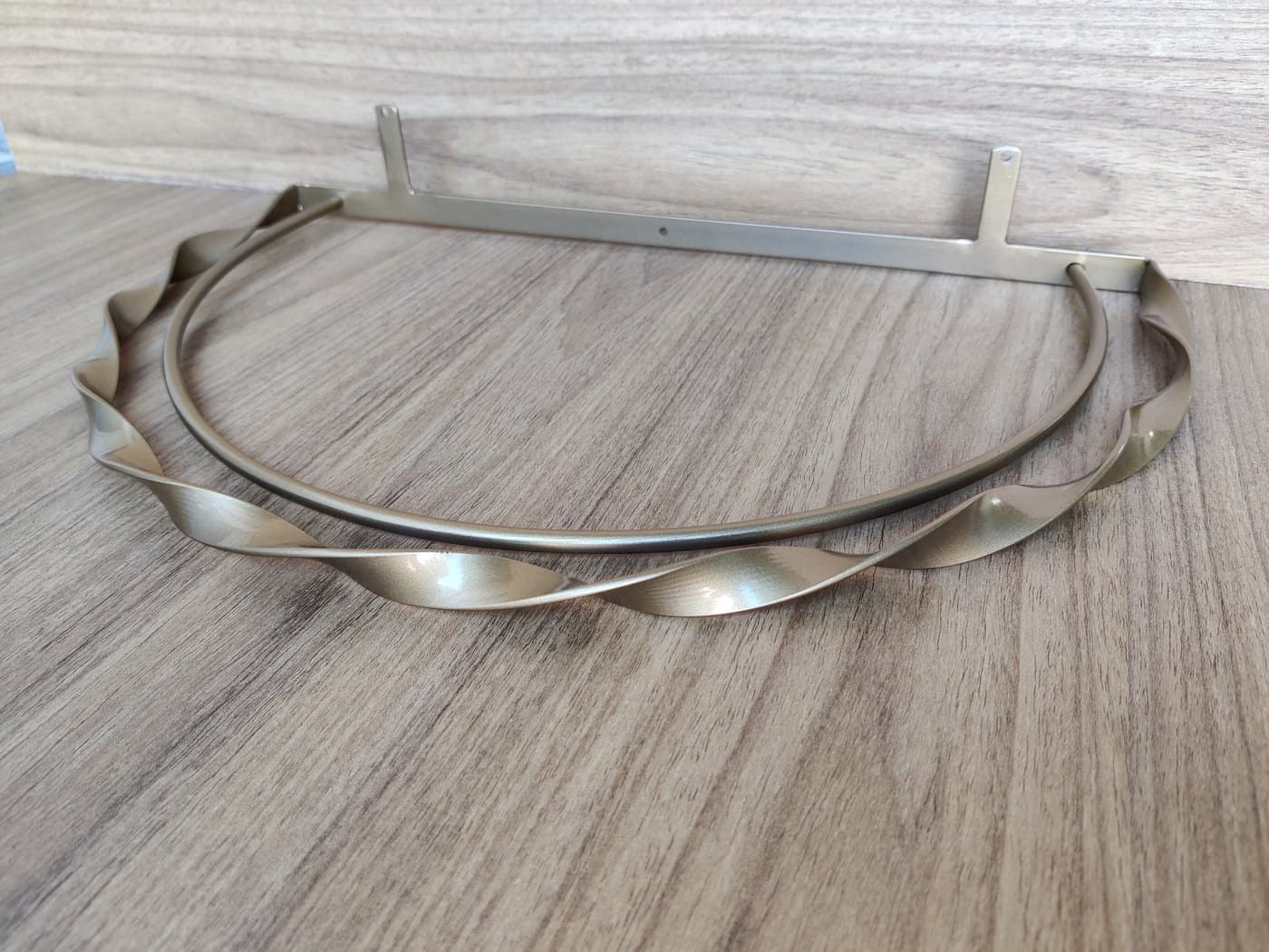 Dossel de Parede para Berço Torcido Dourado — imagem 3