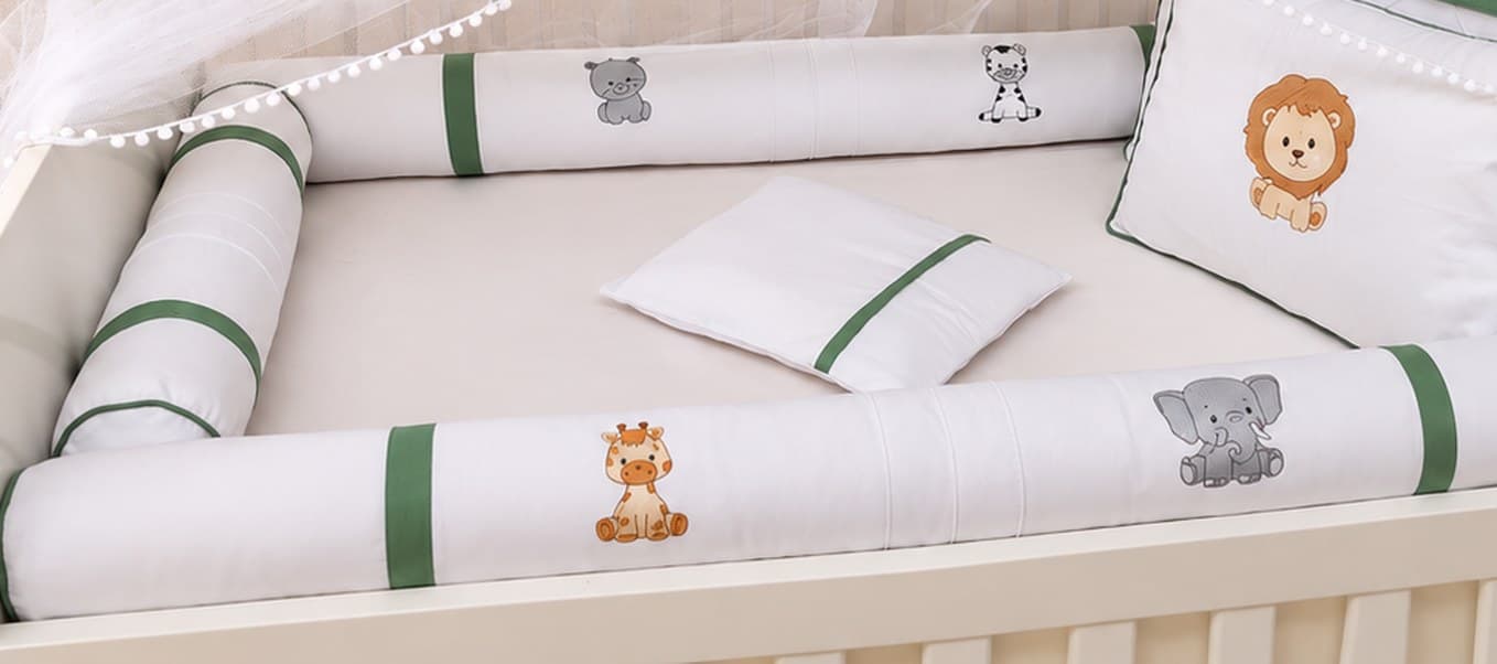 Kit Berço Safari Verde Oliva Bordado com Nome 9 Peças com Mosquiteiro — imagem 3