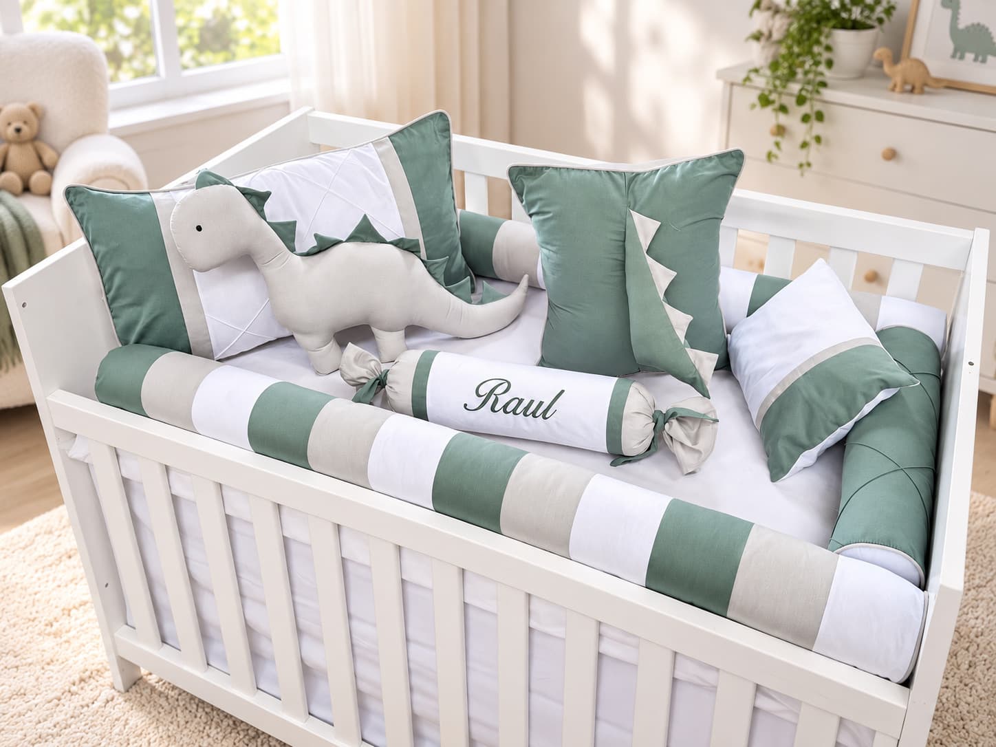 Kit Berço Menino Dinossauros 8 Peças 100% Algodão Branco, Verde Oliva e Cinza Personalizado