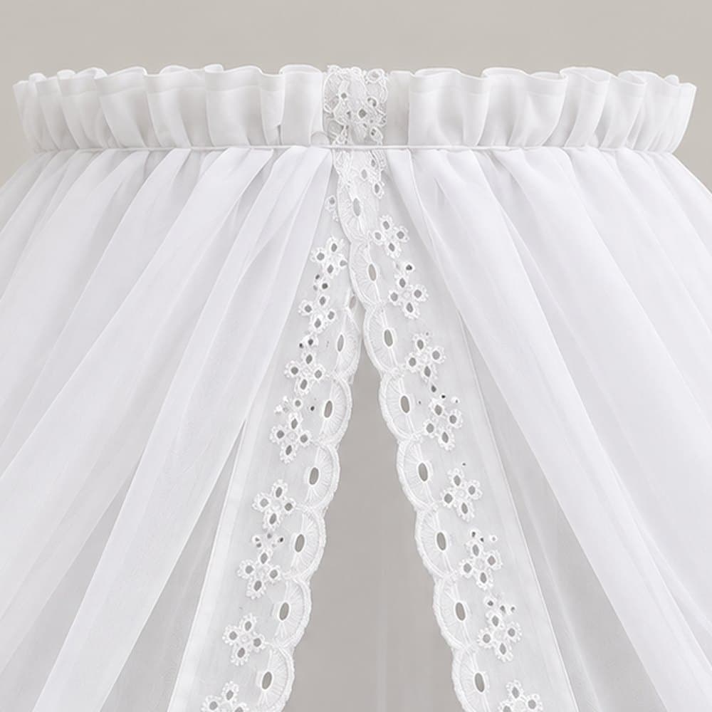 Detalhe do tampão franzido do cortinado voil branco