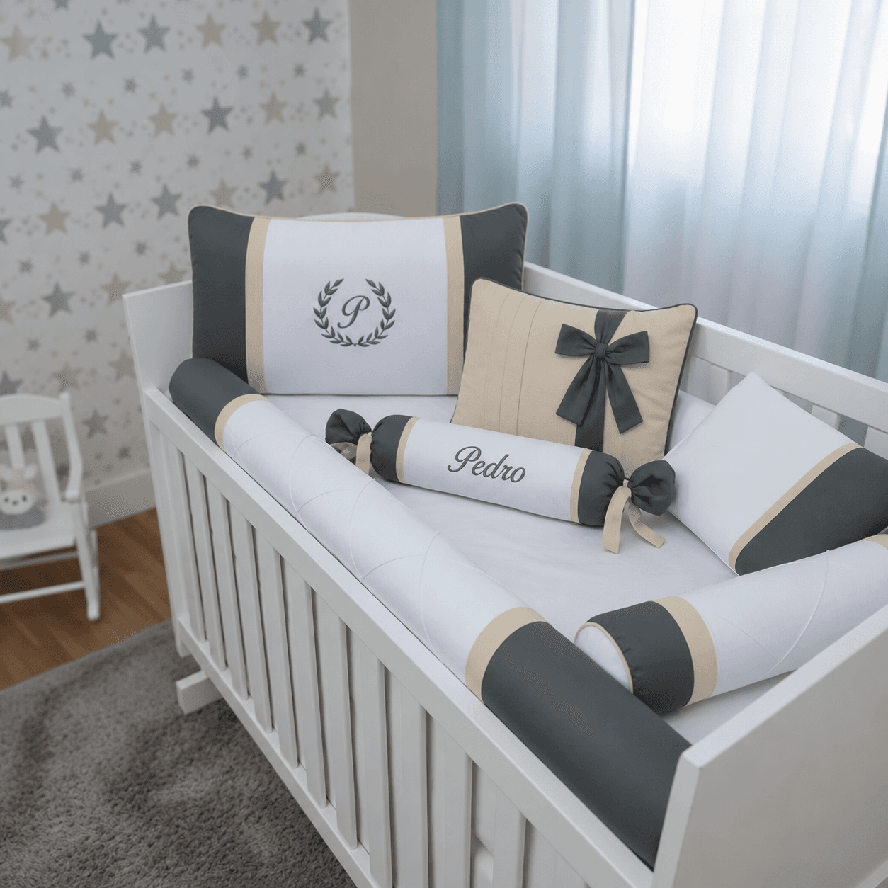Kit Berço Chumbo e Palha Personalizado 8 Peças ambientado no quarto do bebê