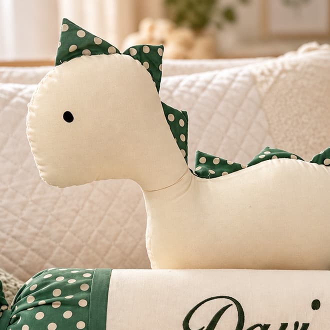 Kit Dinossauro e Rolinho Bala - Palha com Poá Verde (detalhe do dinossauro)