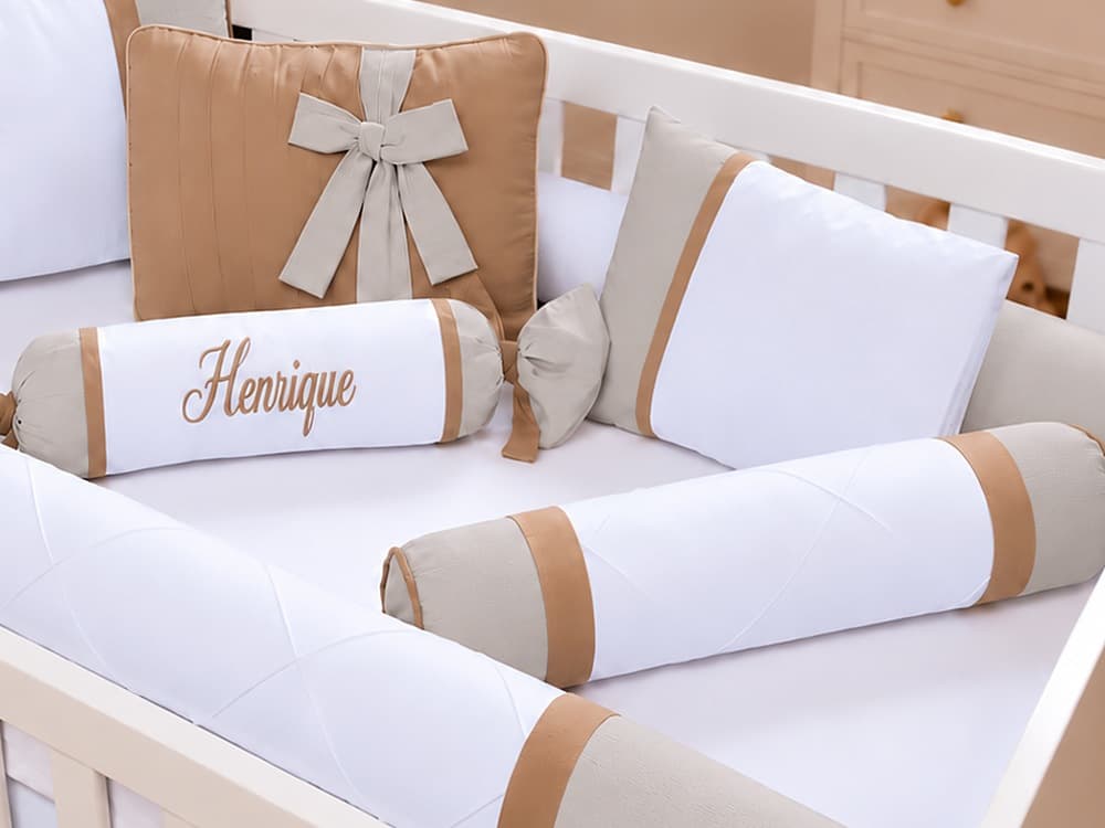 Kit Berço Menino Cavalinho Personalizado 7 Peças — Branco, Cinza e Ocre — detalhe 2