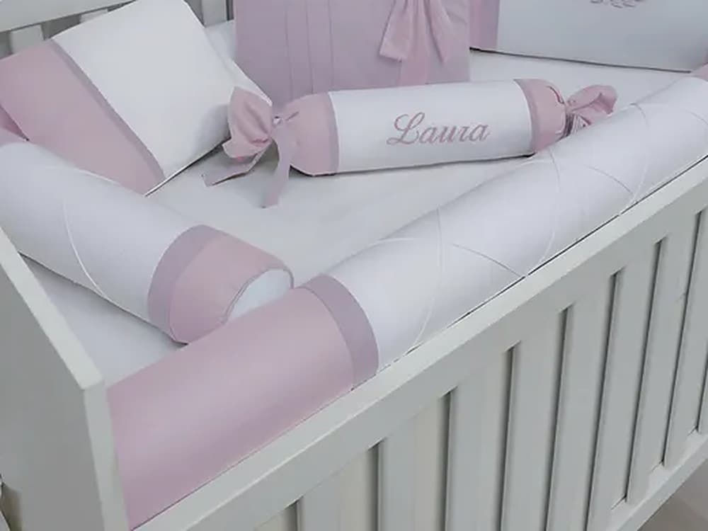 Kit Berço Rosa e Lilás Personalizado 7 Peças — detalhe 2