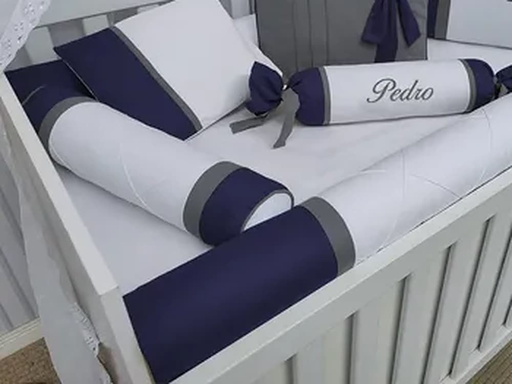 Protetor De Berço Azul Marinho Bordado — detalhe 2